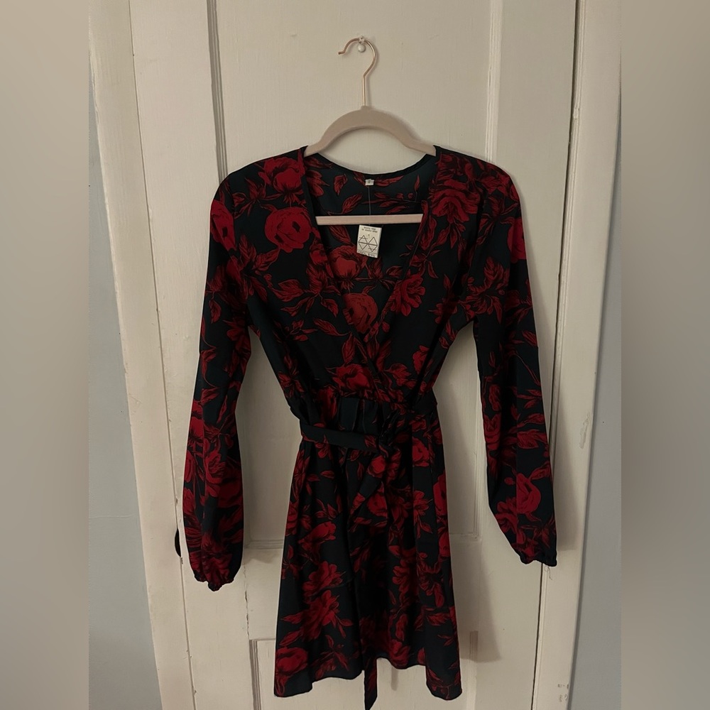 Black and Red Floral dress with wrap tie/belt 🌹